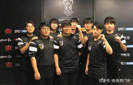 队友接连被罚下！维尼修斯讽刺裁判：多来点红牌吧！