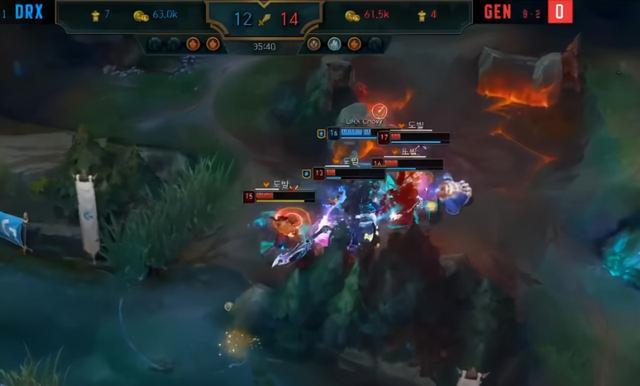 海港举办赛季总结会，王燊超乘直升机带冠军奖杯入场