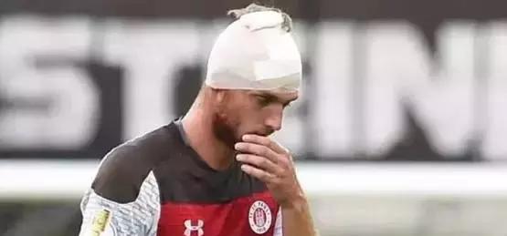 詹姆斯篮下连续得分